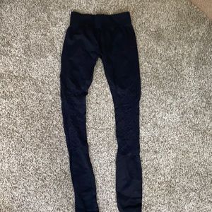 Women’s Fabletics floral patterned leggings (size 8)